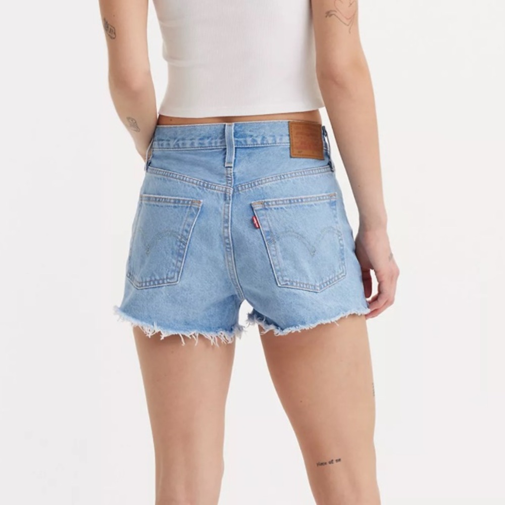 Light Wash High Rise Levi’s Jean Shorts with Button Closure